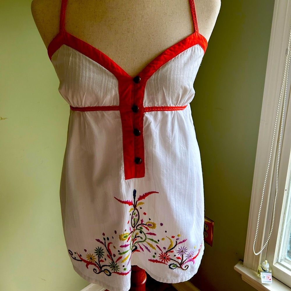 Roxy Size M 90s baby doll camisole. White/red trim. Beautifully embroidered